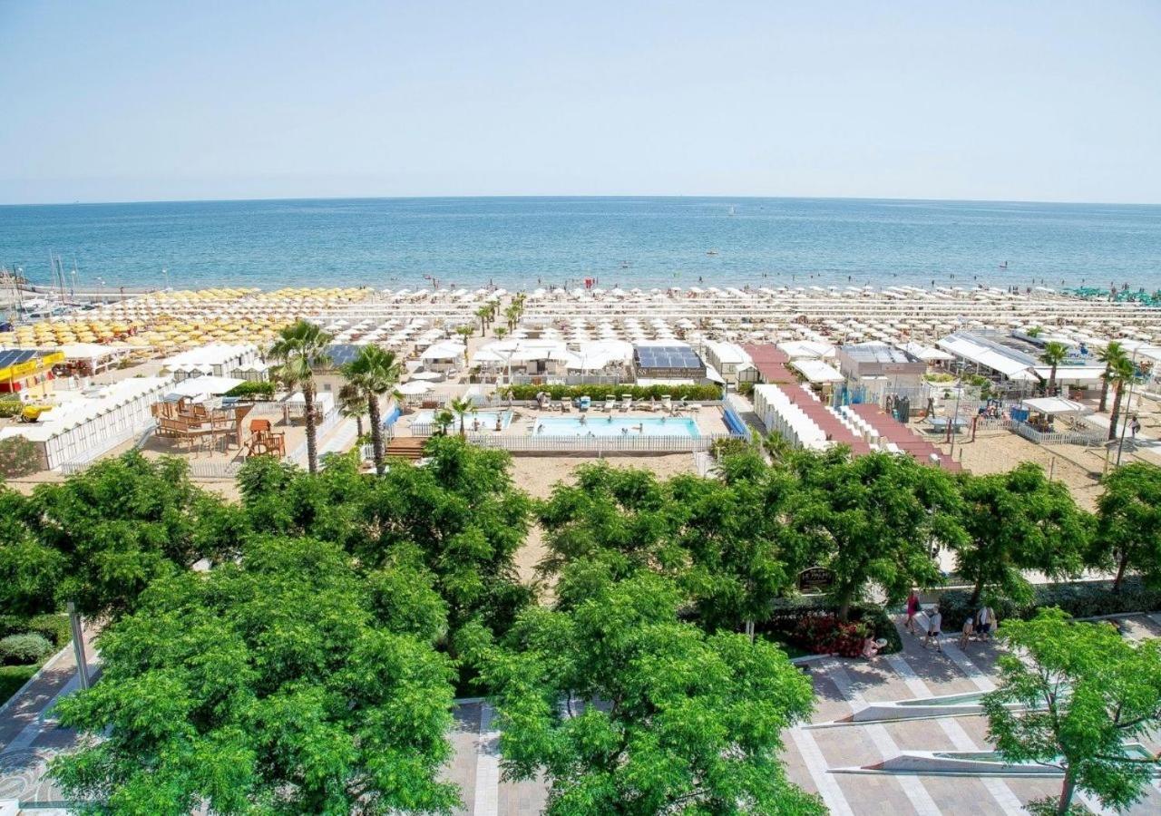 Hotel Mon Cheri Riccione Eksteriør billede