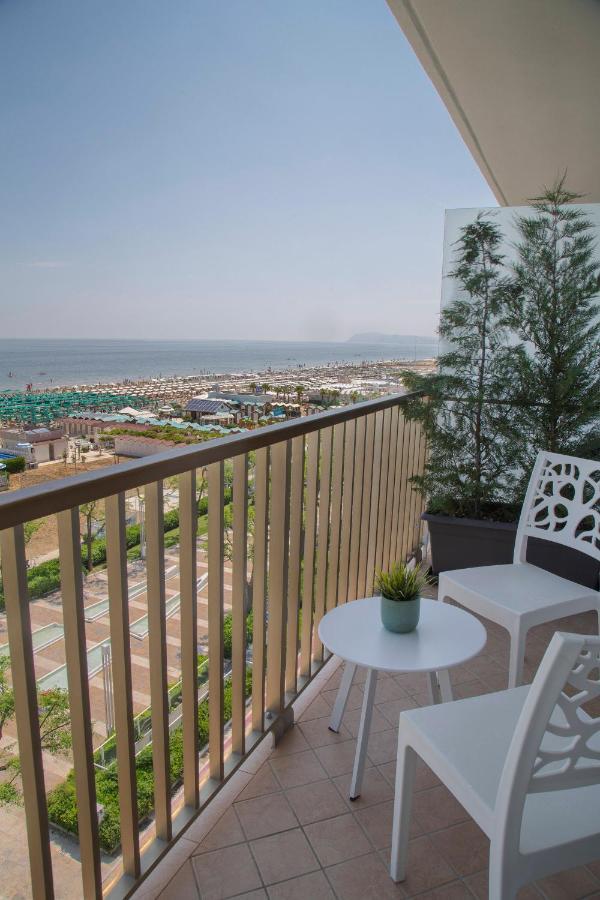 Hotel Mon Cheri Riccione Eksteriør billede