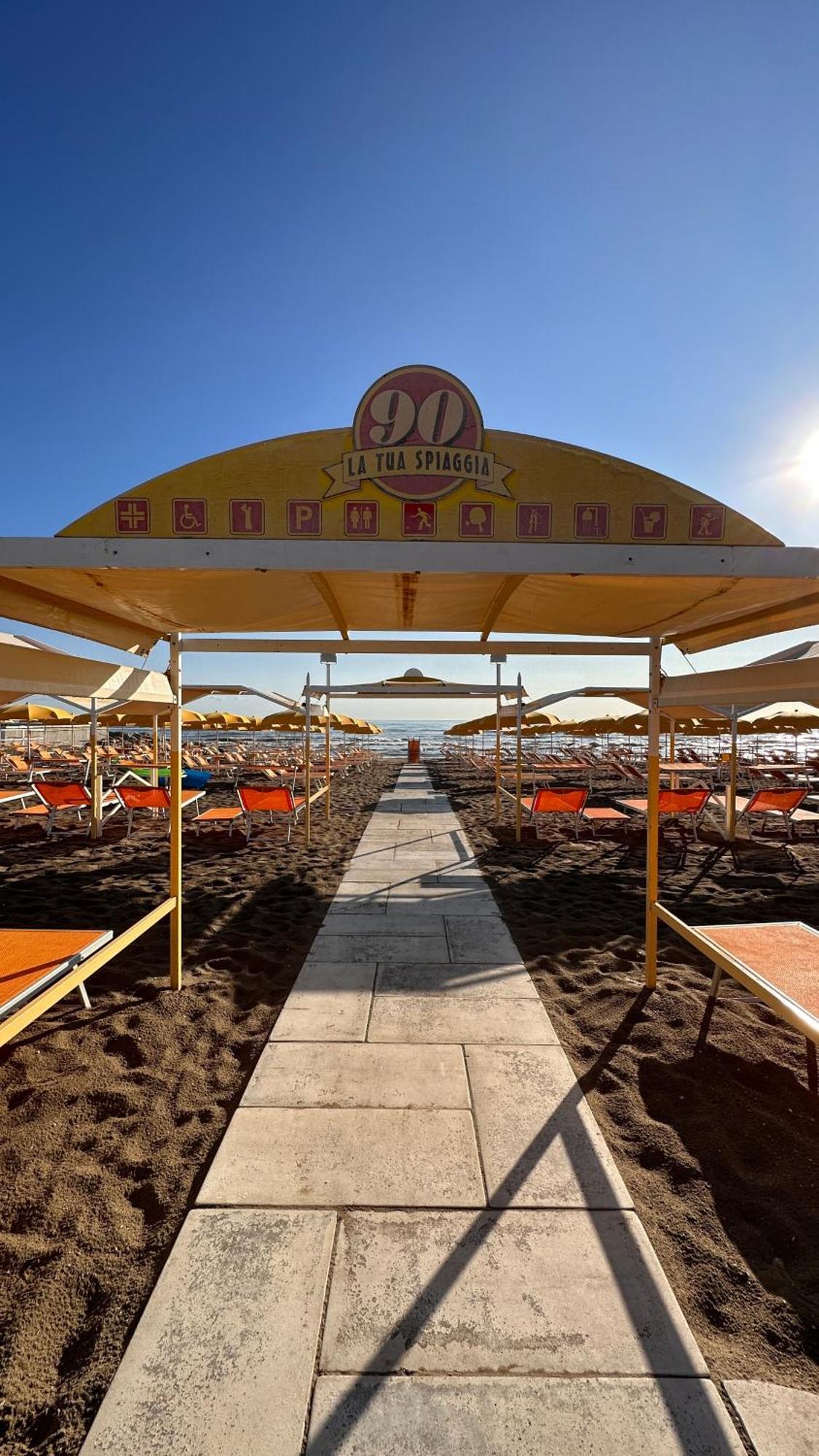 Hotel Mon Cheri Riccione Eksteriør billede