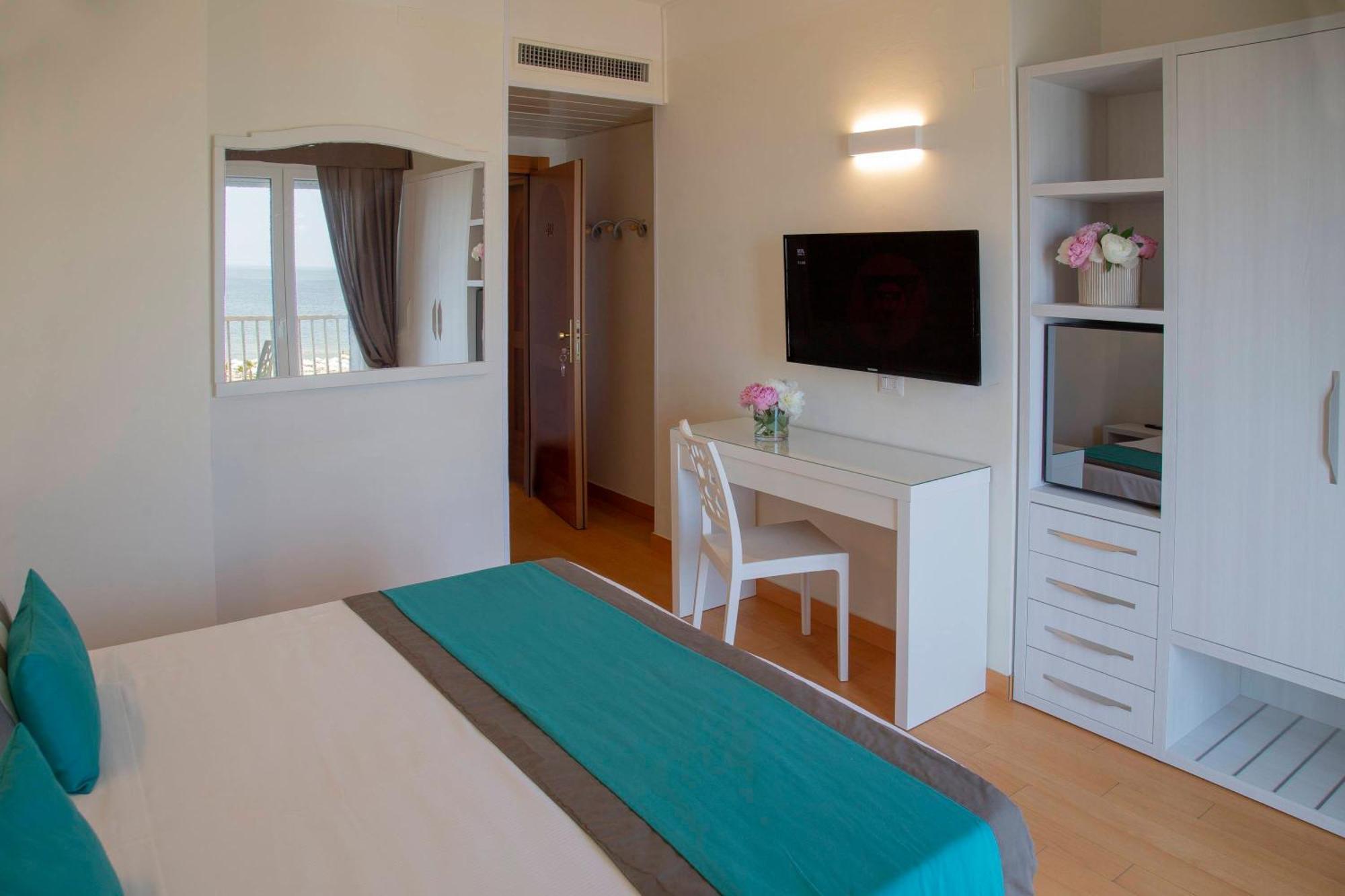 Hotel Mon Cheri Riccione Eksteriør billede
