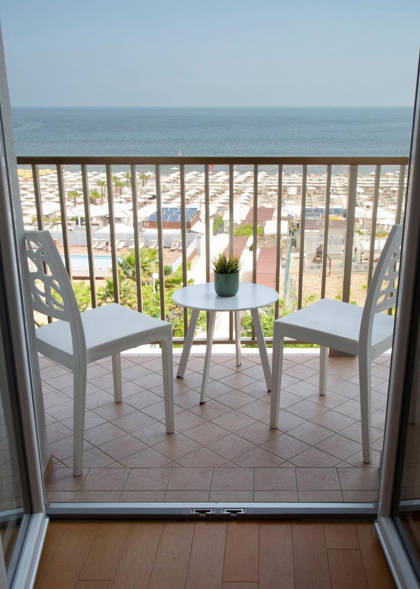 Hotel Mon Cheri Riccione Eksteriør billede