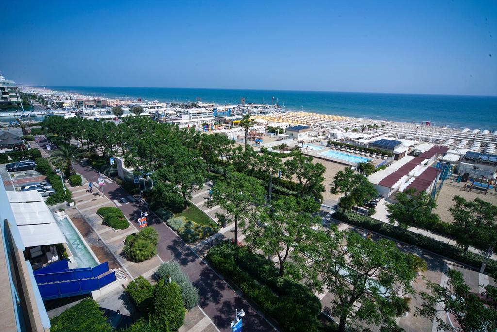 Hotel Mon Cheri Riccione Eksteriør billede