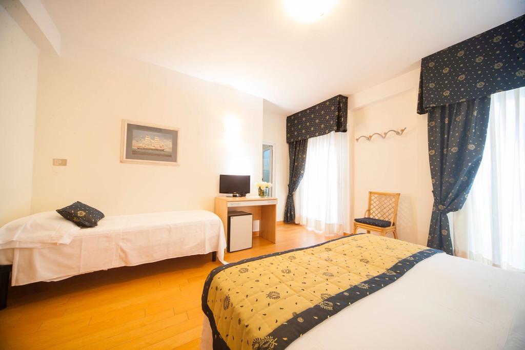 Hotel Mon Cheri Riccione Værelse billede