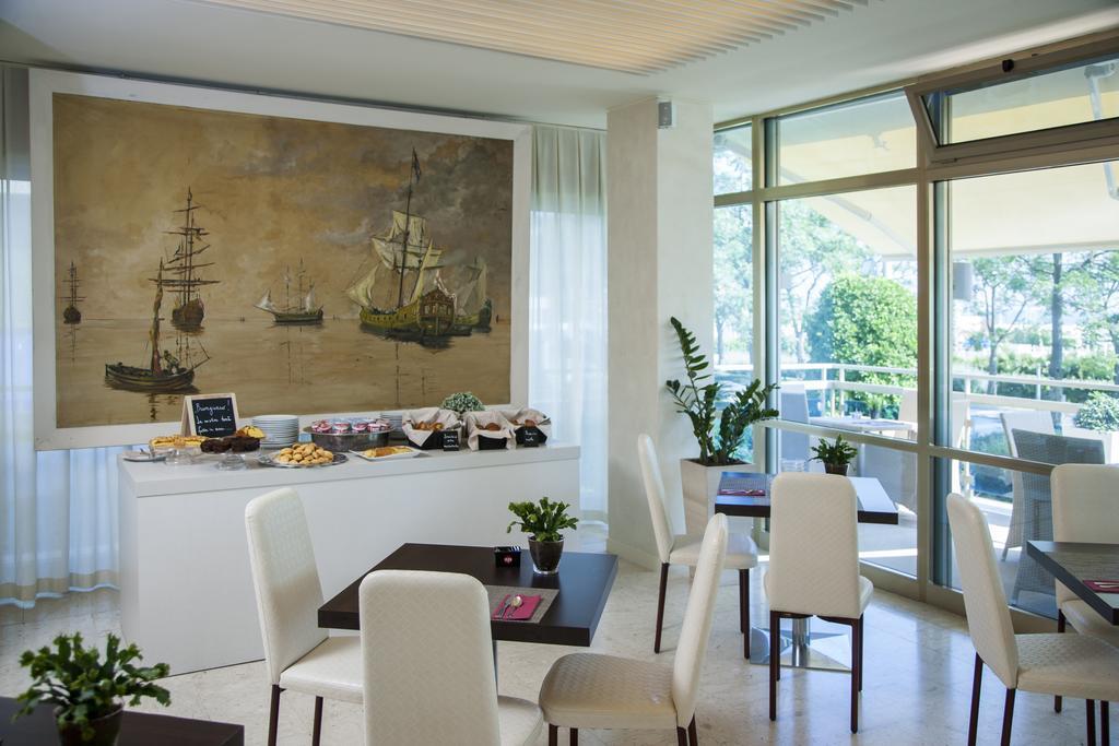 Hotel Mon Cheri Riccione Eksteriør billede