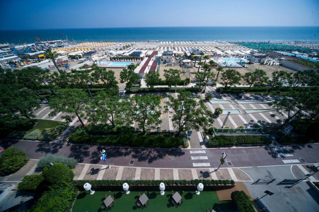 Hotel Mon Cheri Riccione Eksteriør billede
